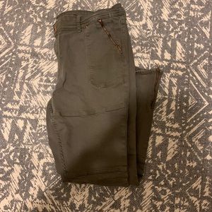 Green moto skinny jean